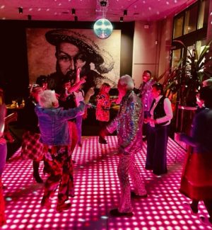 70's party met verlichte dansvloer